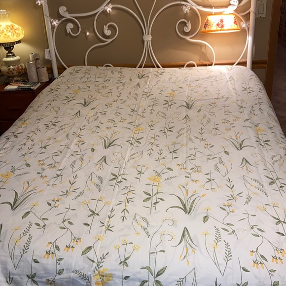 None Other - Duvet Cover 91” x 91” White with Delicate Green Stems Yellow Flowers 100% Cotton